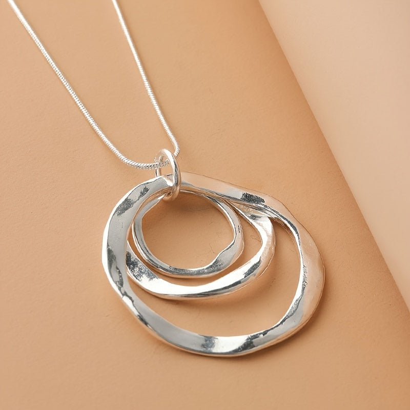 Chic Unisex Irregular Triple-Ring Pendant – Stylish & Versatile Necklace for Daily Wear and Social Events