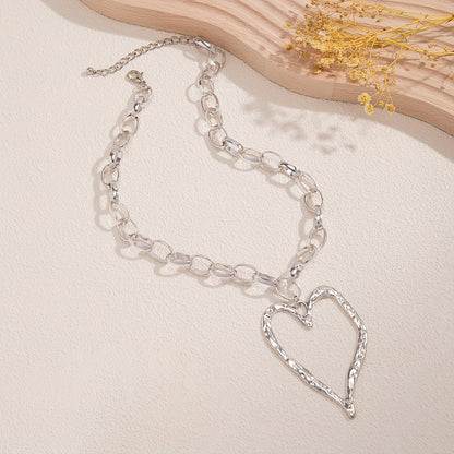 Vintage Exaggerated Hollow Big Love Pendant Chain Necklace Simple Irregular Large Heart Pendant Clavicle Chain