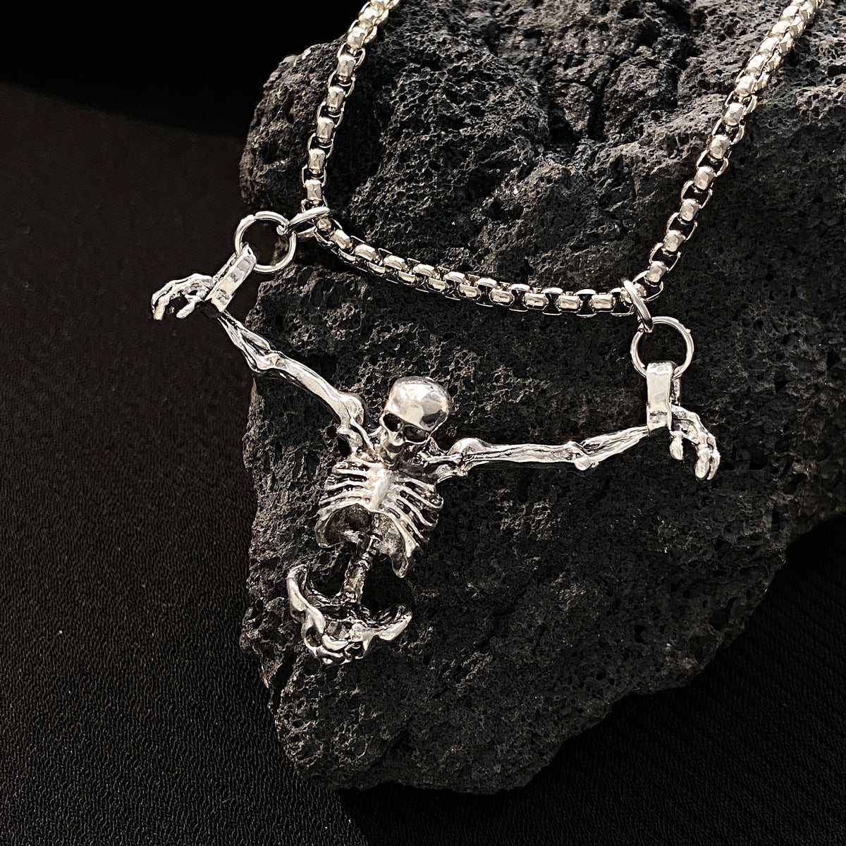 Gothic Dark Skull Pendant Necklace Punk Hip Hop Alloy Distressed Skeleton Clavicle Chain Halloween Necklace Wholesale