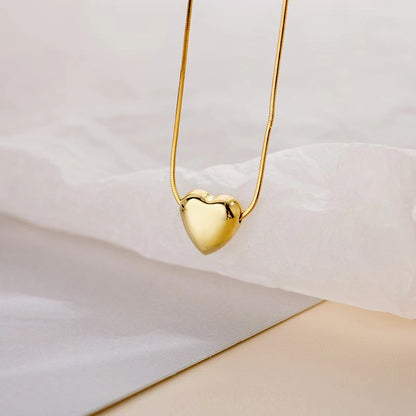 New Love Graceful Personality Necklace Special Interest Light Luxury High-Grade Versatile Heart-Shaped Collarbone Necklace