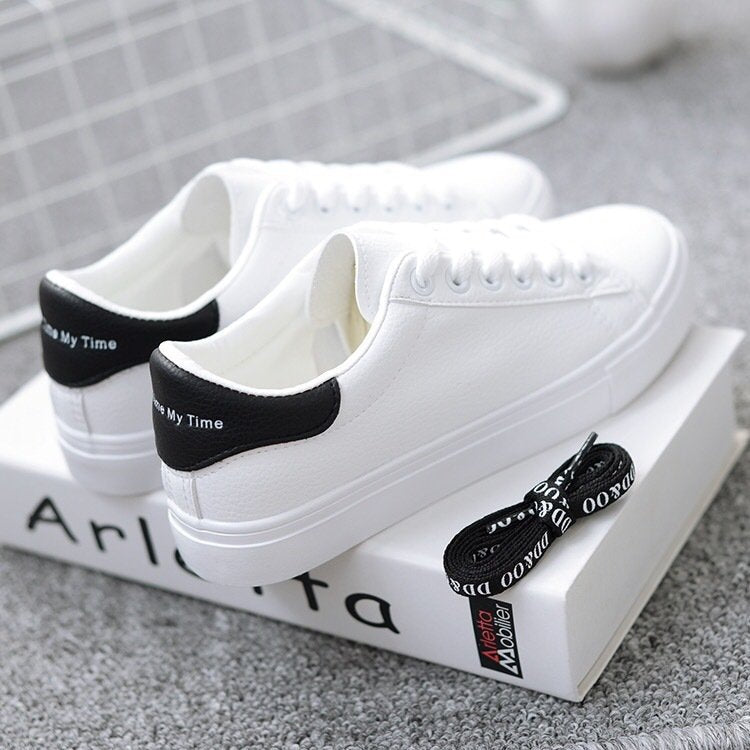 loveccr White Shoes for Female Students Korean Style Very Match Spring and Autumn Leather Flat Running Shoes Sneaker Breathable Women's Board Shoes