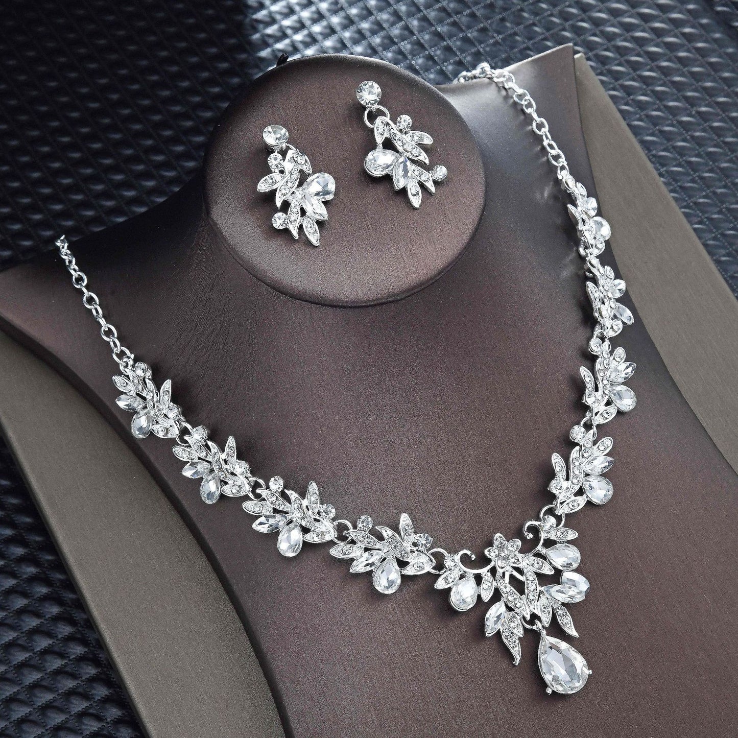 New Bridal Ornament Clavicle Necklace Two-Piece Earrings Set Bridal Necklace and Earrings Suite Wedding Dress Formal Dress Accessories