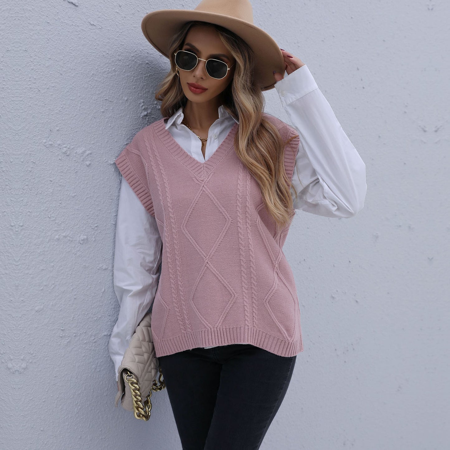 LOVECCR New Popular trade early autumn popular new Korean version women's knitted jumper v-neck twist vest women