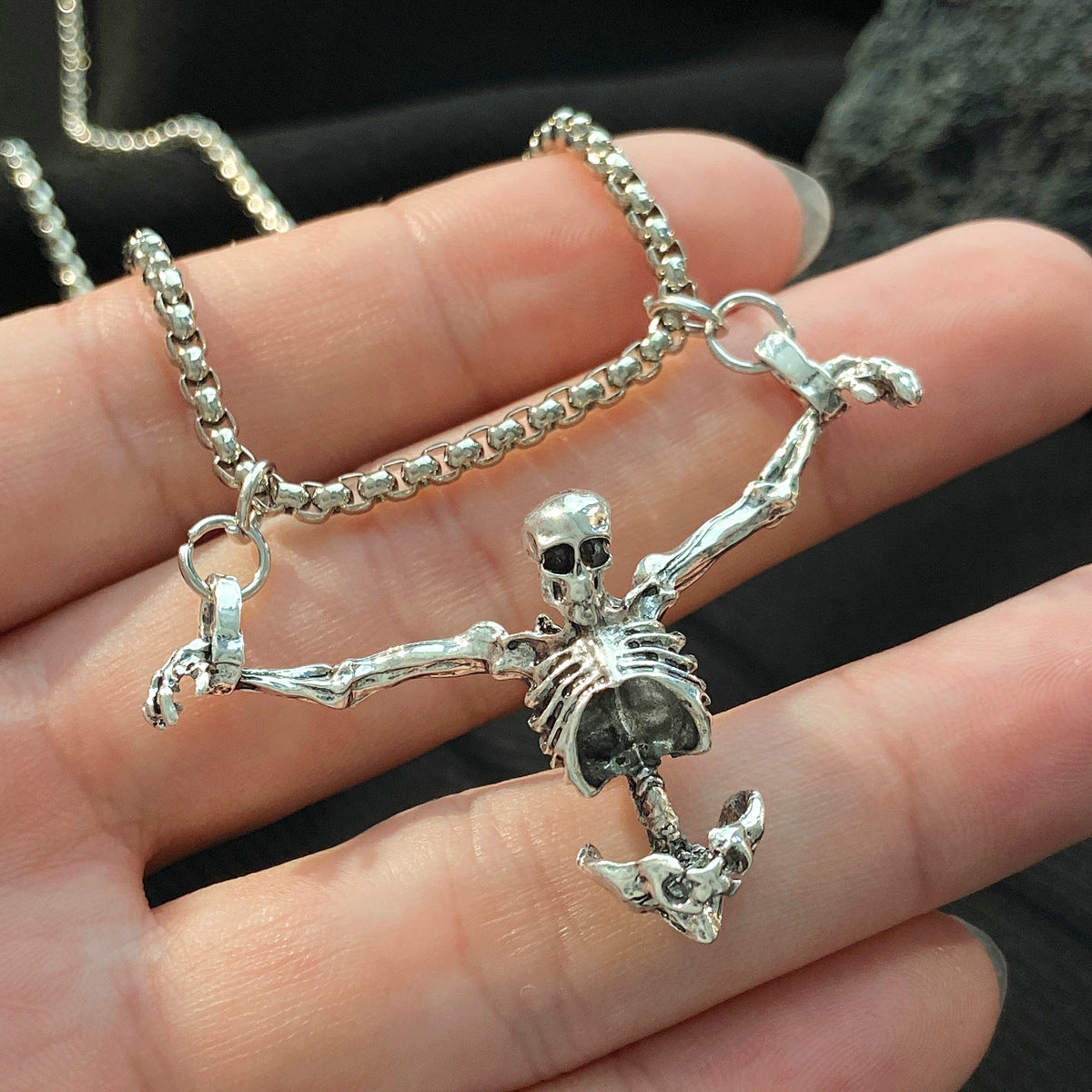 Gothic Dark Skull Pendant Necklace Punk Hip Hop Alloy Distressed Skeleton Clavicle Chain Halloween Necklace Wholesale