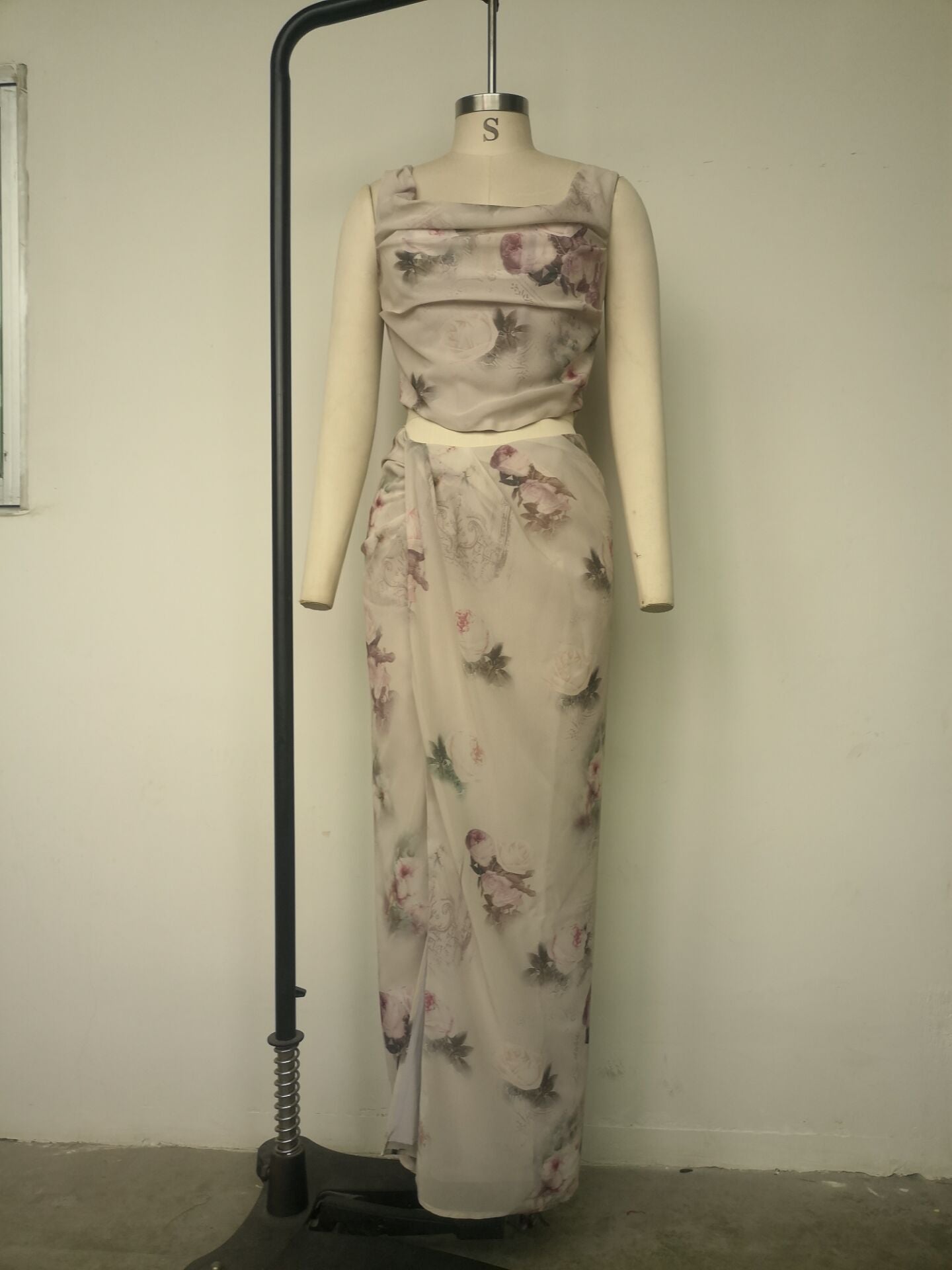 LOVECCR  Cross Border Fashion Floral Print Slit Small Dress Slim Fit Sexy