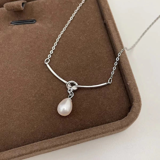 Women's Pearl Bends and Hitches Necklace Light Luxury Minority Design High-Grade Clavicle Chain Retro Pendant Chain Accessories Autumn and Winter