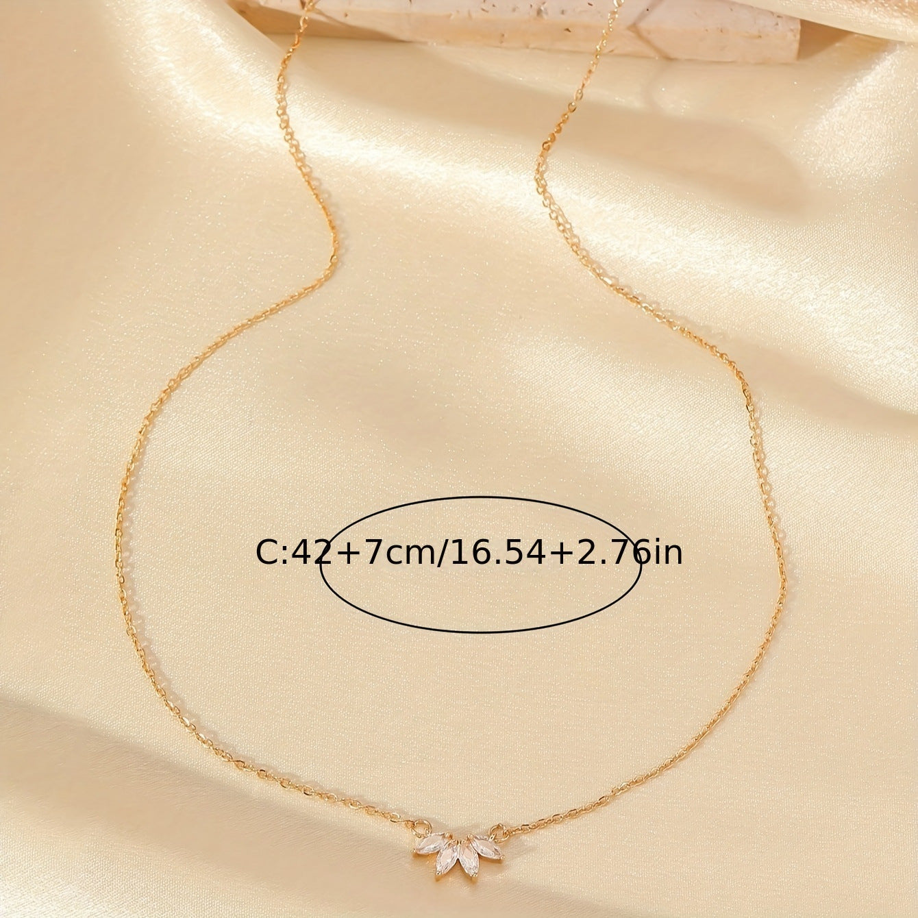 New Ornament Leaf Necklace Female Personality Fashion Minority Design Necklace Clavicle Chain Necklace Wholesale