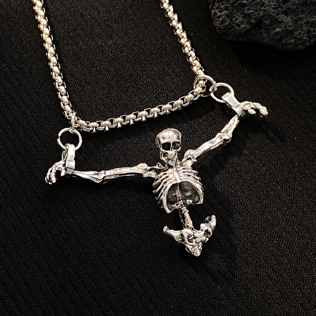 Gothic Dark Skull Pendant Necklace Punk Hip Hop Alloy Distressed Skeleton Clavicle Chain Halloween Necklace Wholesale