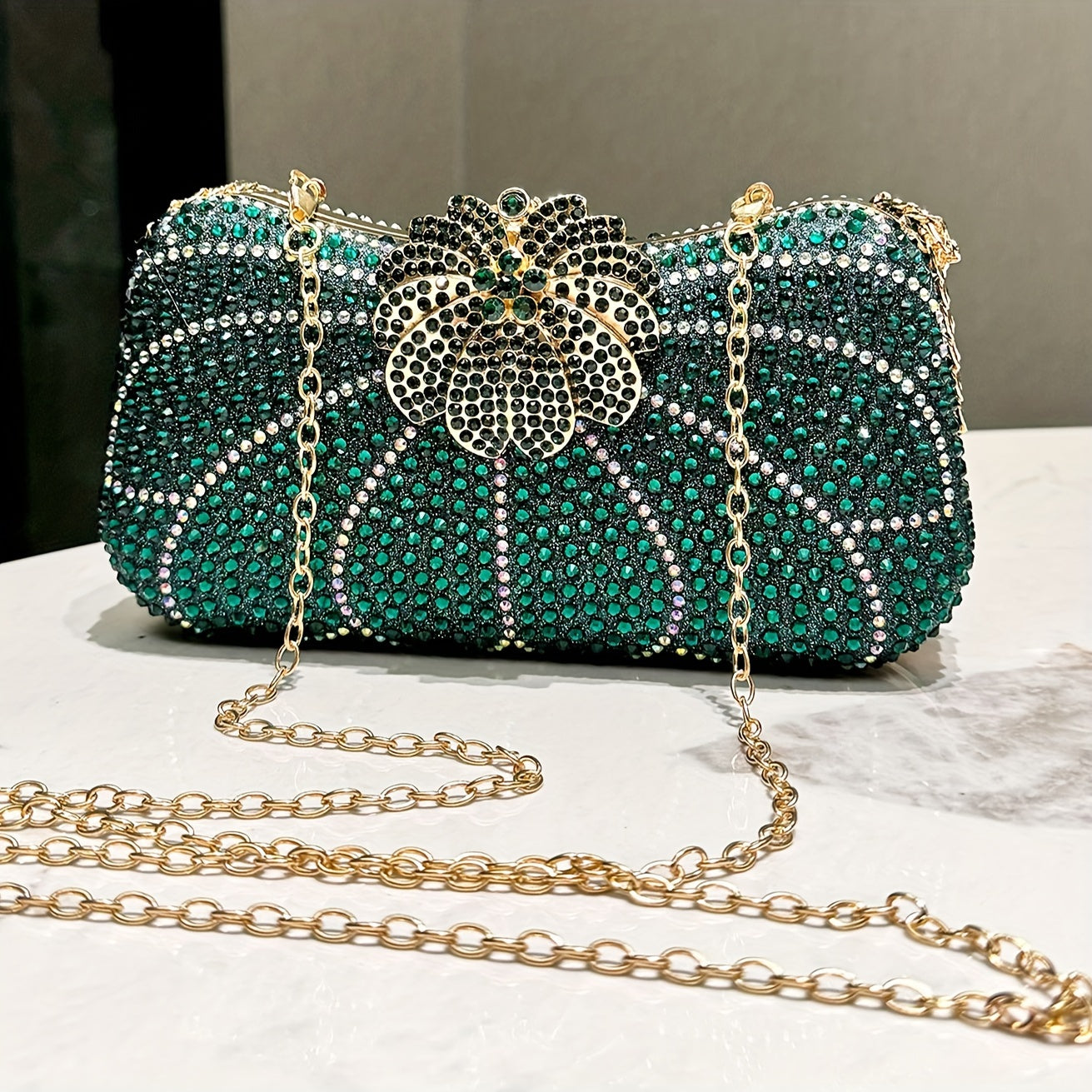 Luxurious Green Clutch Purse, Elegant Evening Bag With Golden Color Chain, Synthetic Material Handbag For Parties And Weddings