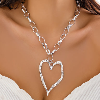 Vintage Exaggerated Hollow Big Love Pendant Chain Necklace Simple Irregular Large Heart Pendant Clavicle Chain