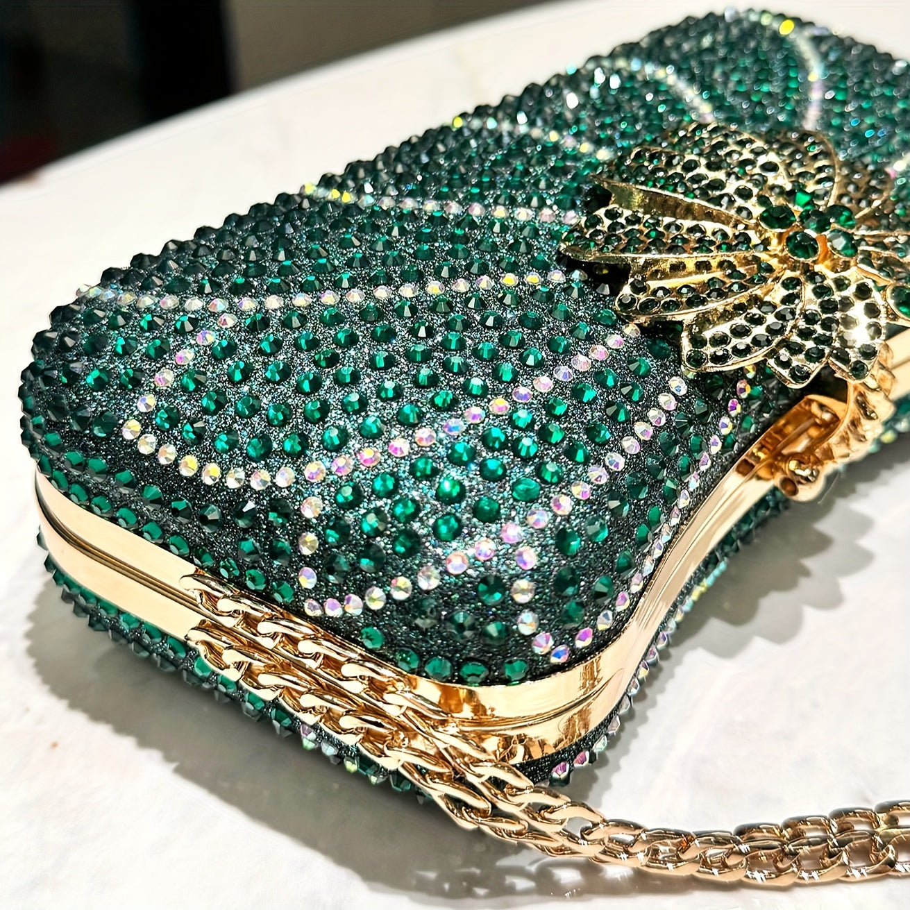 Luxurious Green Clutch Purse, Elegant Evening Bag With Golden Color Chain, Synthetic Material Handbag For Parties And Weddings