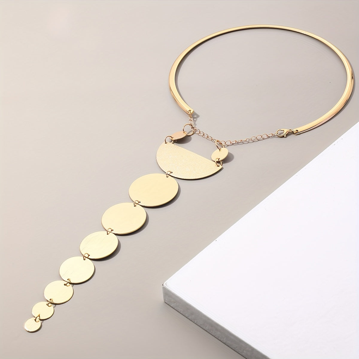 Shimmering Golden Collar Necklace - Bold Semi-Circle Pendant with Artful Stitching - Fashion-Forward Statement Jewelry for Womens Glamorous Parties and Events